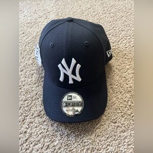 New Era Black Yankees Adjustable Cap